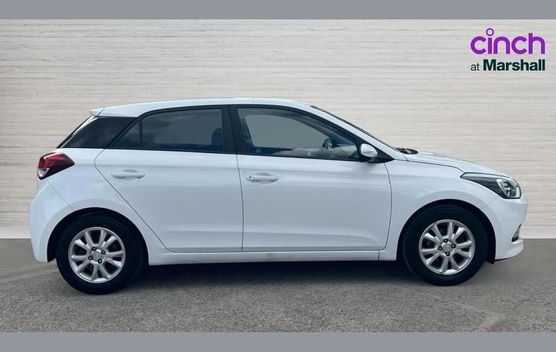 Used Hyundai i20 SE 83 HP (61 kW) 2016 White Hatchback