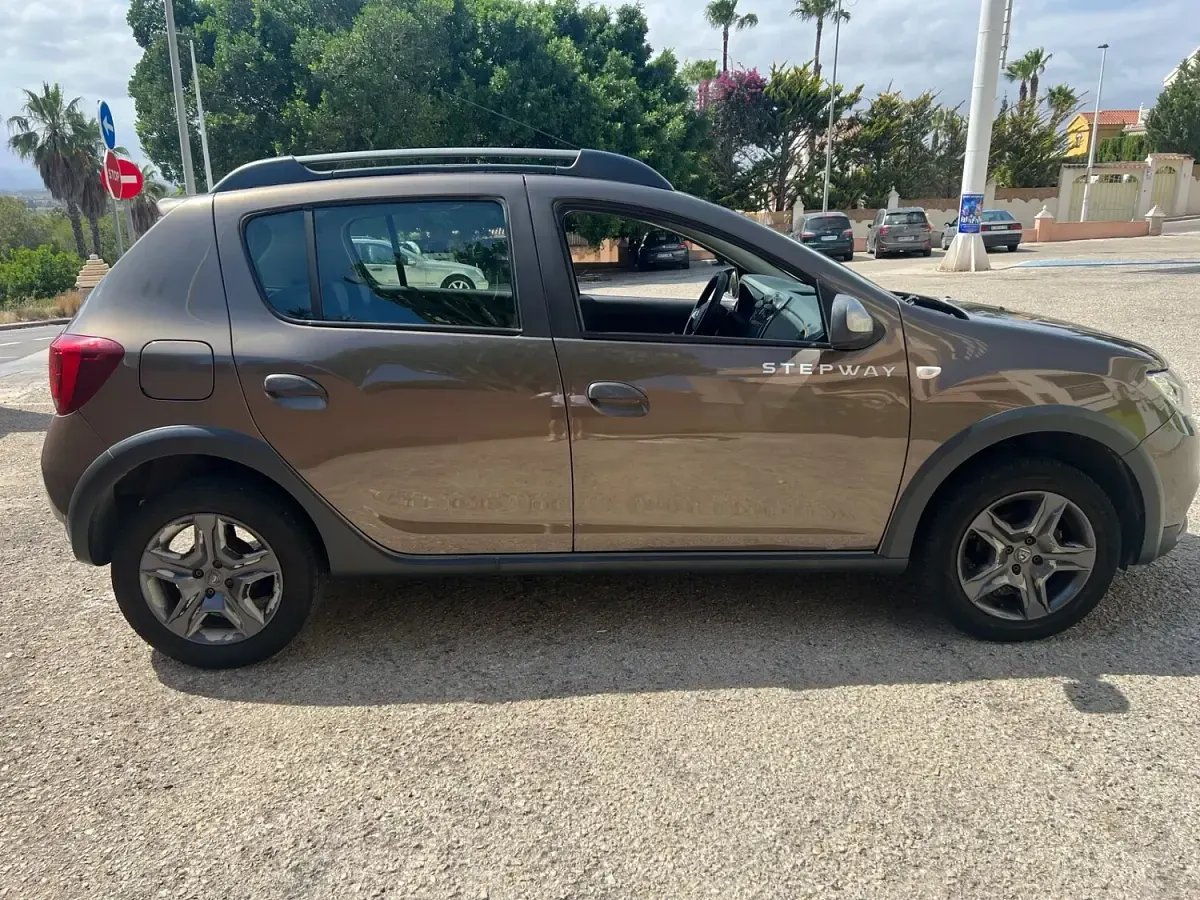 Used Dacia Sandero Lauréate 2017 Grey Hatchback