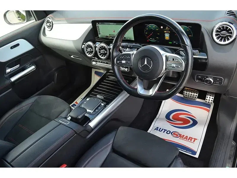 Käytetty Mercedes EQA250 AMG line 139 kW (190 HP) 2021 Musta Katumaasturi