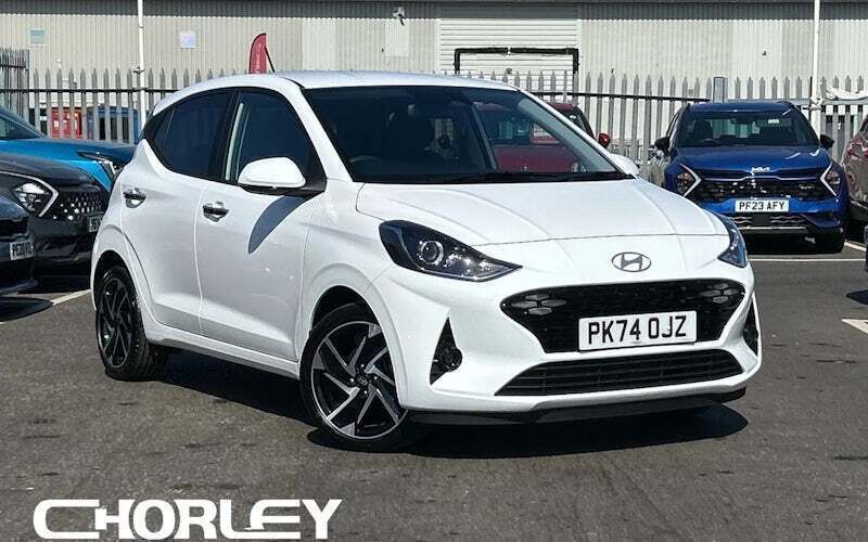 Used 2025 Hyundai i10 Premium Hatchback | £14,677 (A bit pricey) - Image 1/4