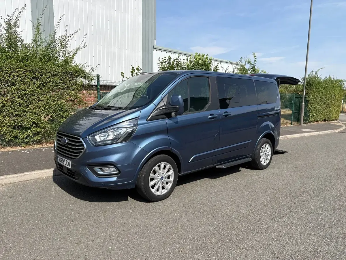 Used Ford Tourneo Custom Titanium 130 HP (95 kW) 2020 Blue Van