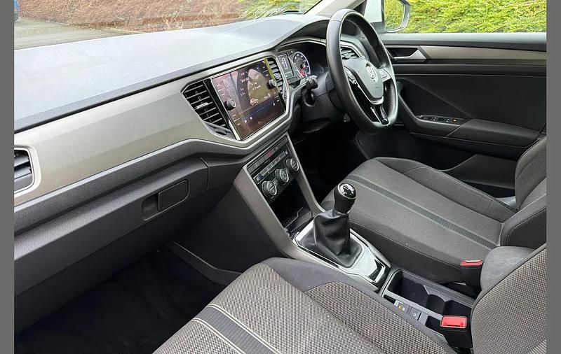 Used VW T-Roc SE 115 HP (84 kW) 2020 White SUV