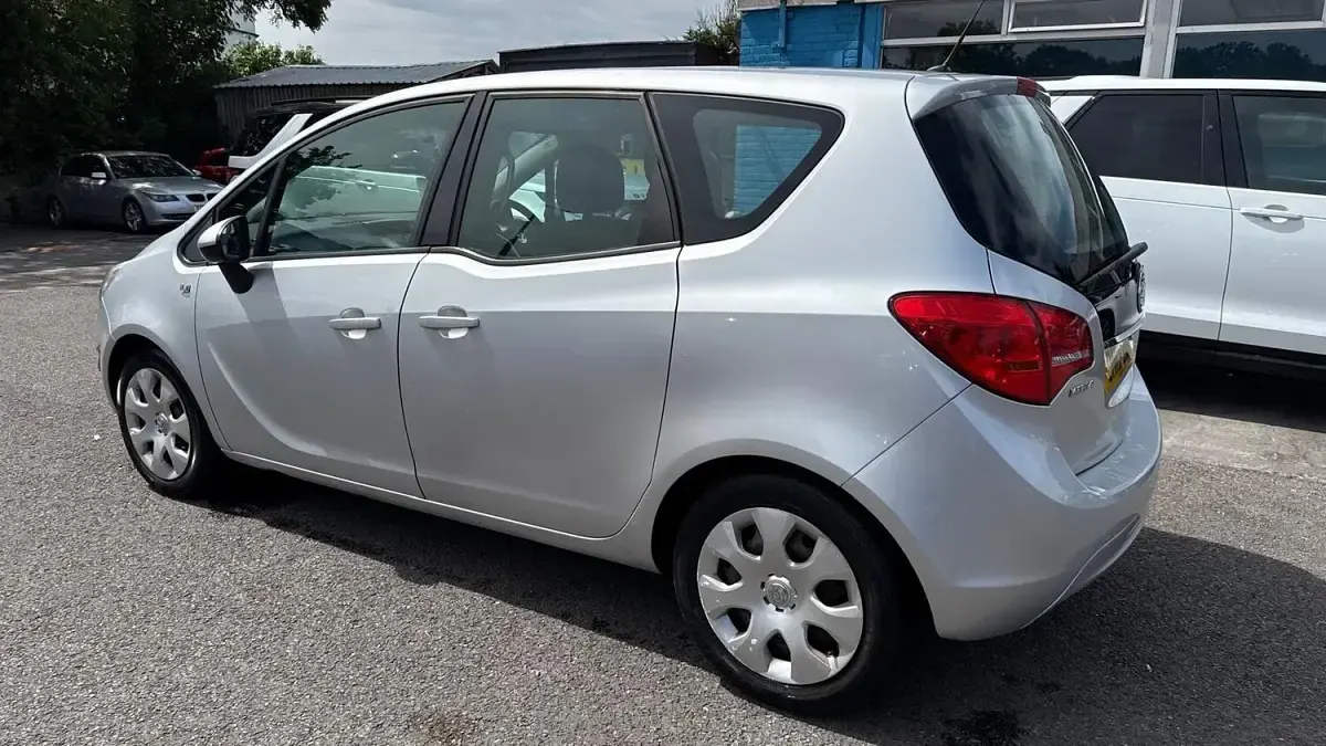 Used Vauxhall Meriva 98 HP (72 kW) 2012 Silver MPV