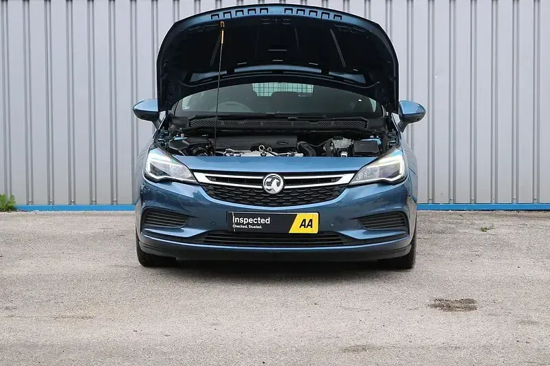 Used Vauxhall Astra Design Edition 2018 Blue Estate