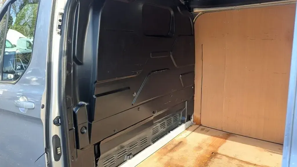 Używany Ford Transit Custom Limited 130 KM (95 kW) 2021 Srebrny Van