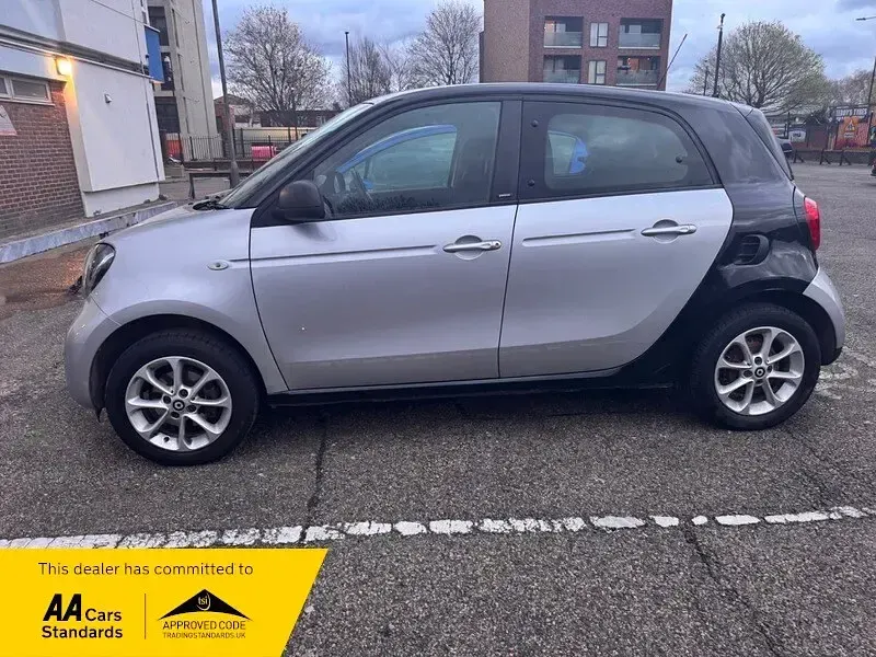 Used Smart ForFour Passion 71 HP (52 kW) 2018 Black Hatchback