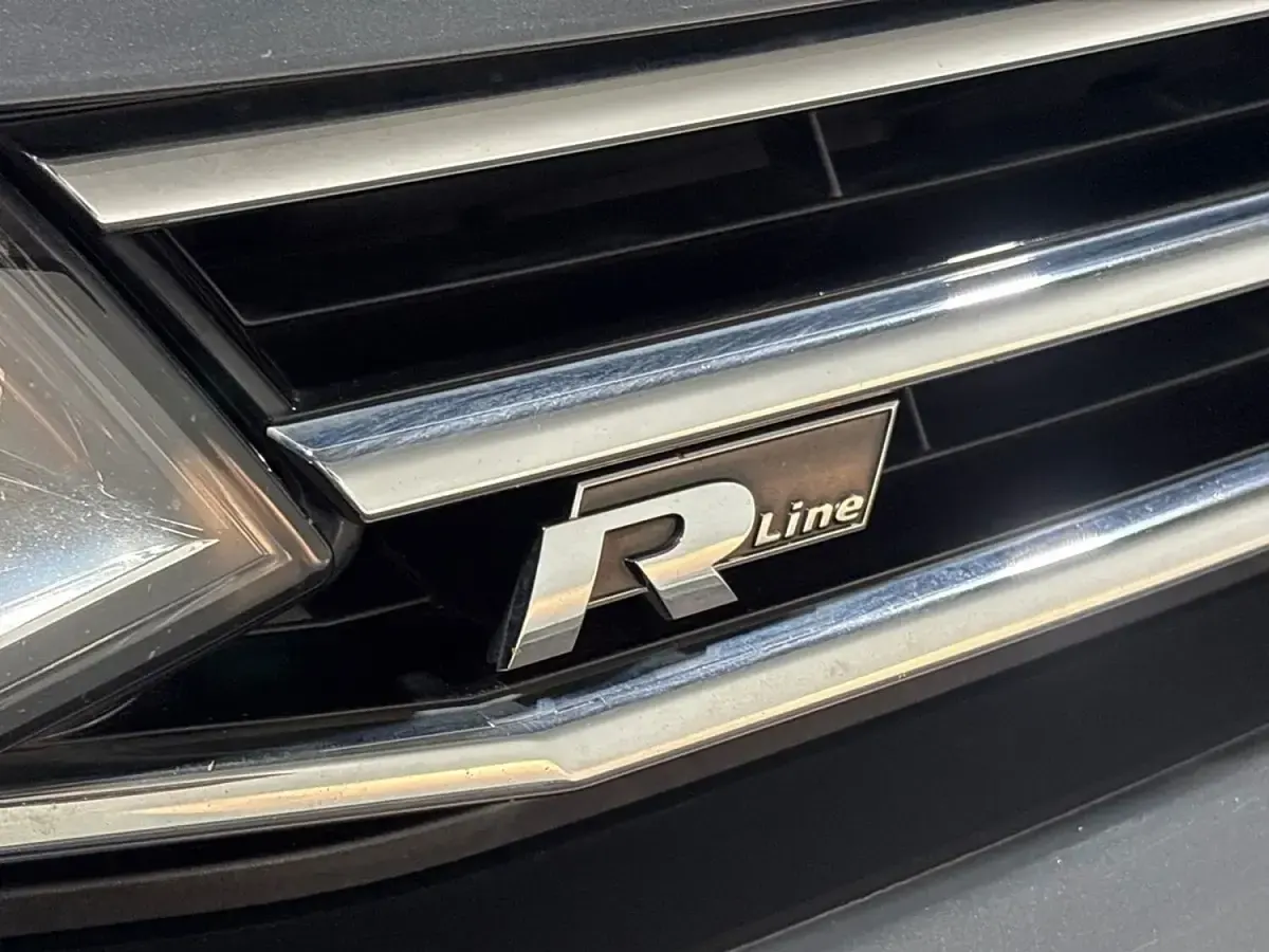 Used VW Touran R-line 150 HP (110 kW) 2021 Grey MPV