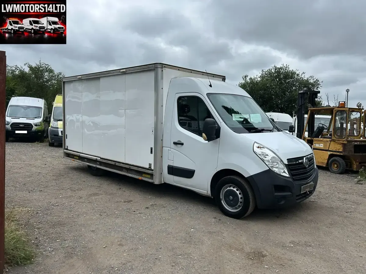 Used Vauxhall Movano 145 HP (106 kW) 2019 White MPV