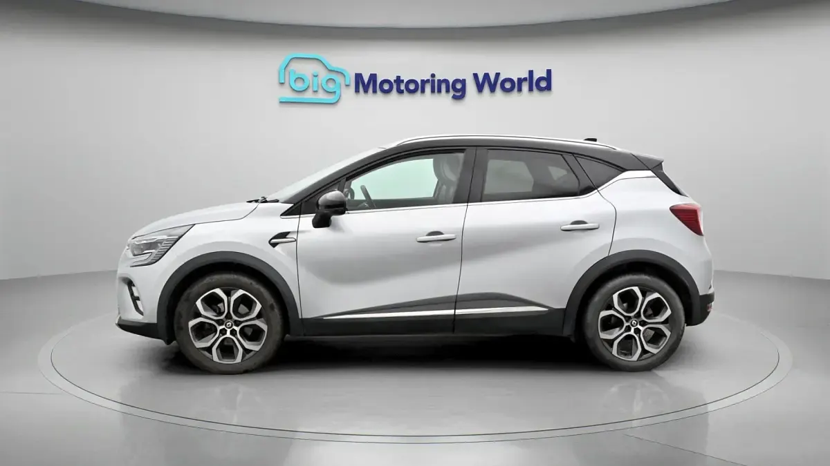 Begagnad Renault Captur Techno 143 HK (105 kW) 2023 Grå SUV