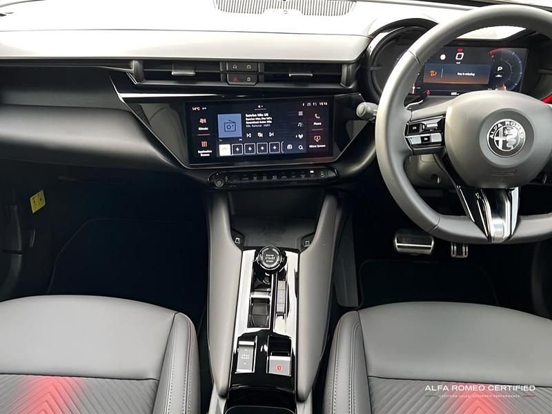 New Alfa Romeo Junior 134 HP (98 kW) 2025 Red SUV