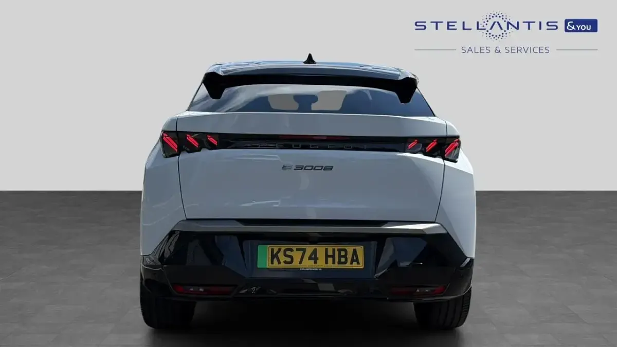 Usado Peugeot e-3008 GT 152 kW (207 CV) 2024 Blanco SUV