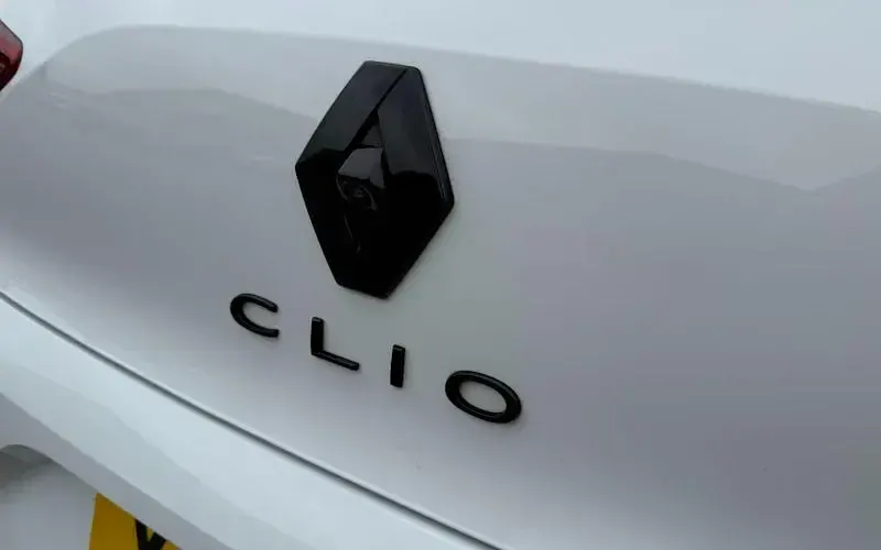 Used Renault Clio Engineered 145 HP (106 kW) 2022 White Hatchback