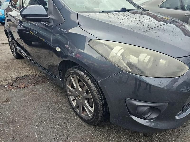 Begagnad Mazda 2 86 HK (63 kW) 2009 Grå Halvkombi