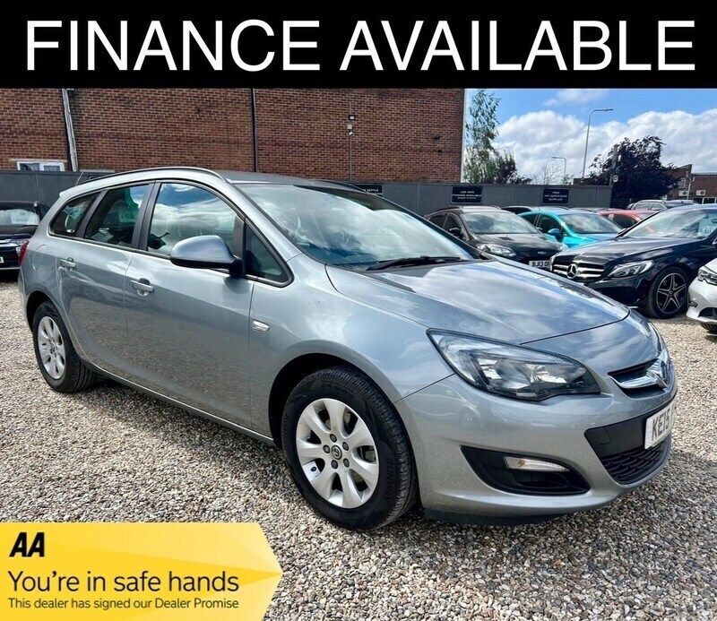 Silver Used 2015 Vauxhall Astra Design Edition Estate | £4,795 (Good price) - Image 1/2