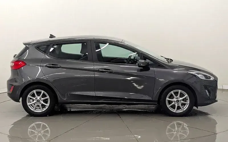 Begagnad Ford Fiesta Zetec 101 HK (74 kW) 2019 Grå Halvkombi