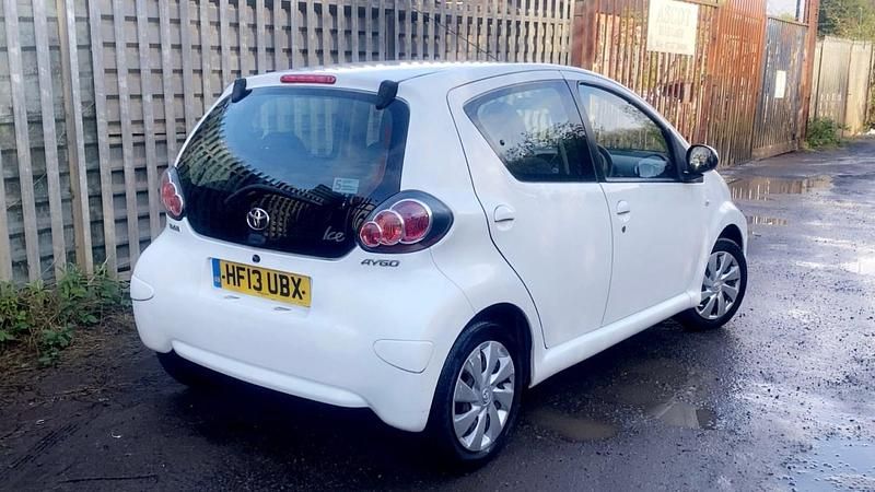 Begagnad Toyota Aygo 2013 Vit Halvkombi