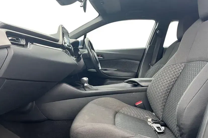 Second-hand Toyota C-HR 122 CP (89 kW) 2021 Albastru SUV