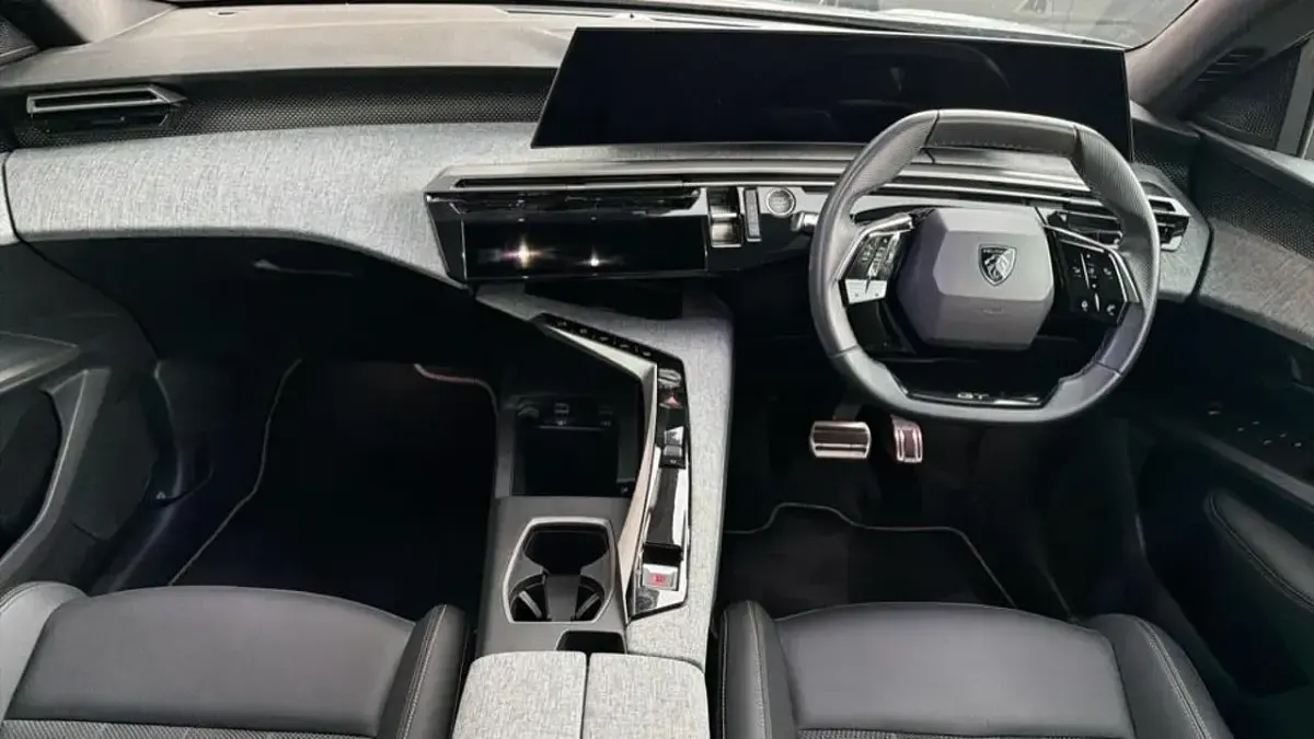 Second-hand Peugeot 3008 GT 134 CP (98 kW) 2025 Gri SUV