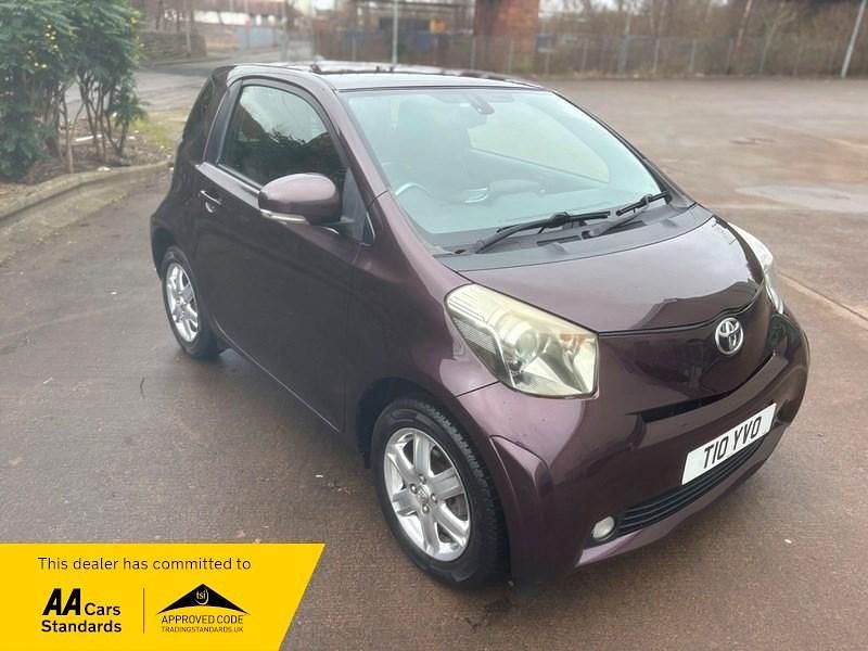 Used Toyota iQ 68 HP (50 kW) 2010 Mauve/purple Hatchback