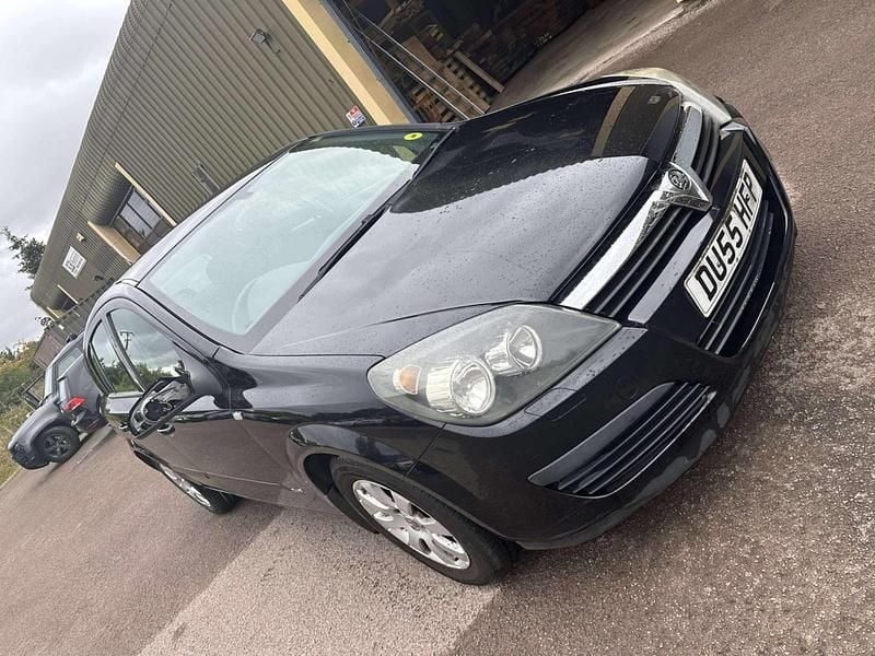 Black Used 2005 Vauxhall Astra Club Hatchback | £1,395 - Image 1/4
