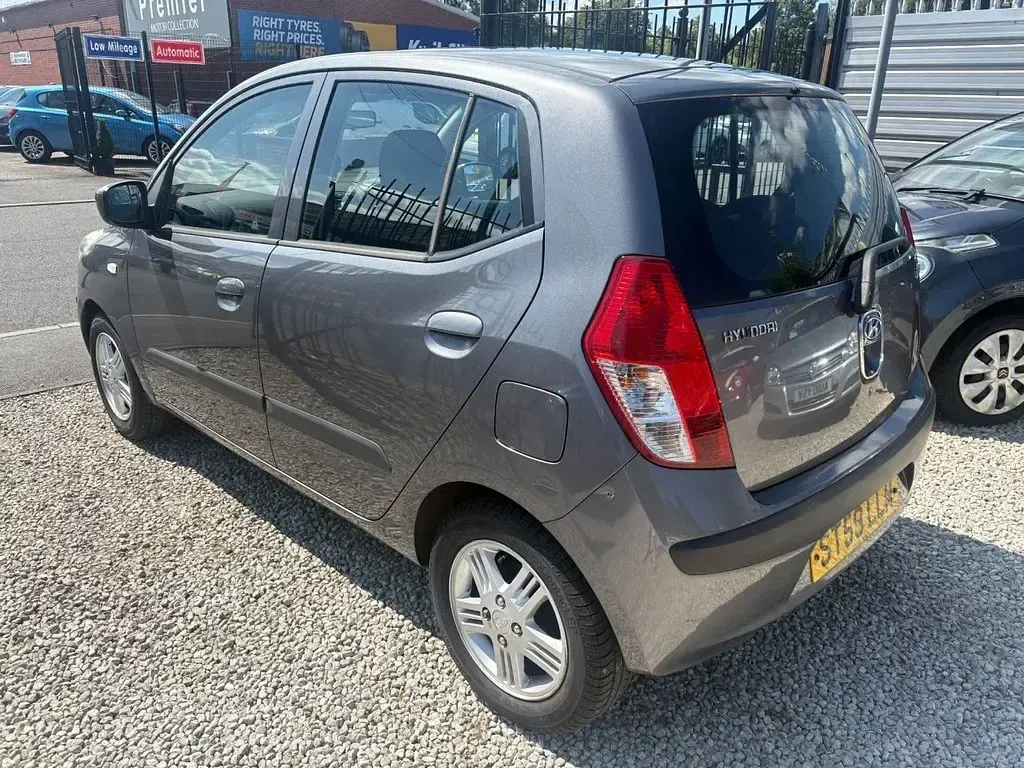 Used Hyundai i10 Comfort 77 HP (56 kW) 2009 Grey Hatchback