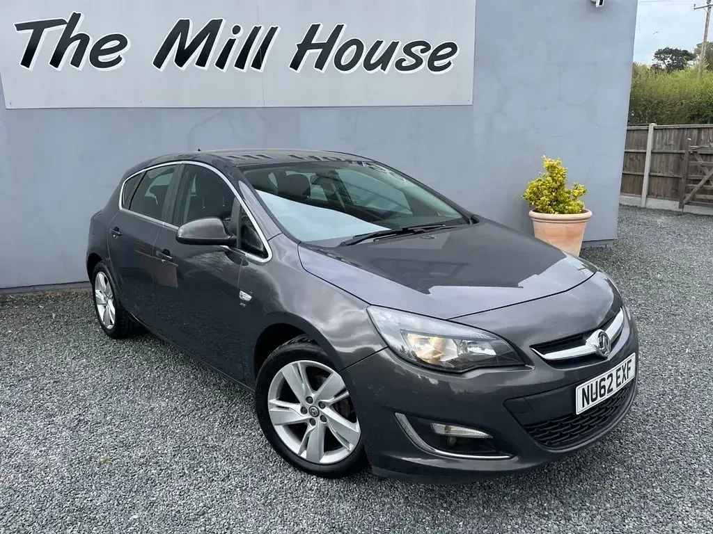 Second-hand Vauxhall Astra SRi 100 CP (73 kW) 2012 Gri Hatchback