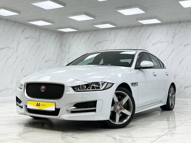 Used Jaguar XE R-Sport 180 HP (132 kW) 2016 White Sedan