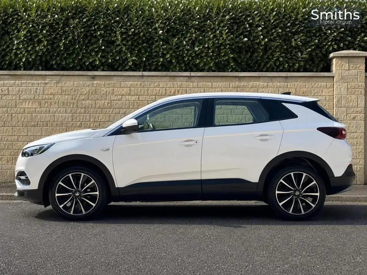 Used Vauxhall Grandland X Elite 128 HP (94 kW) 2022 White SUV