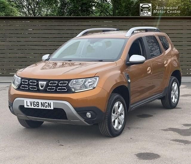 Used Dacia Duster Comfort 115 HP (84 kW) 2018 Orange SUV