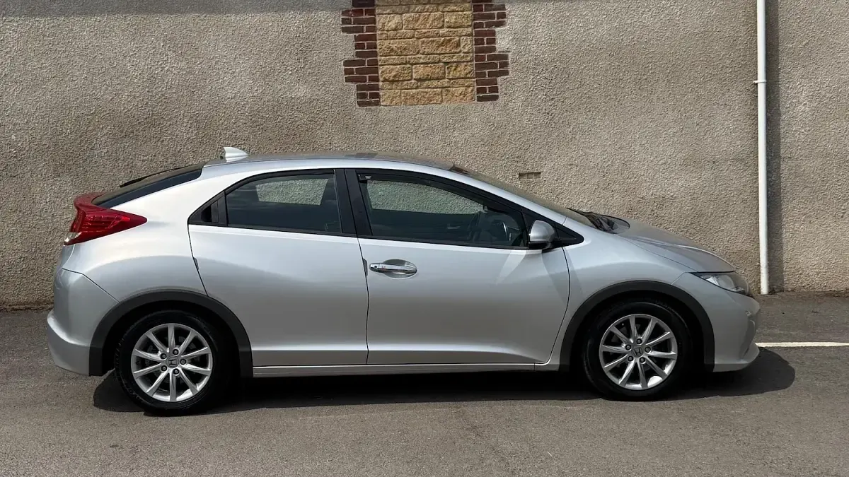 Begagnad Honda Civic ES 142 HK (104 kW) 2012 Silver Halvkombi