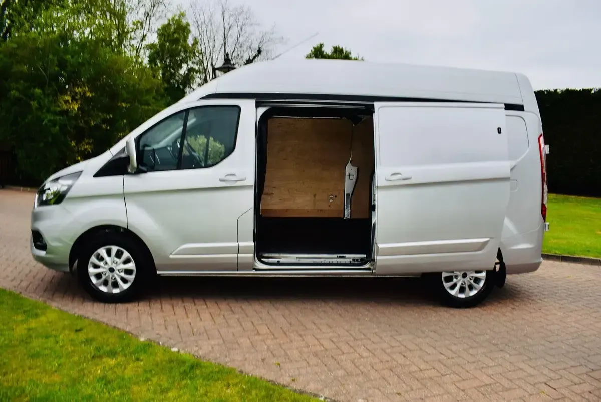 Used Ford Transit Custom Limited 130 HP (95 kW) 2023 Silver Van