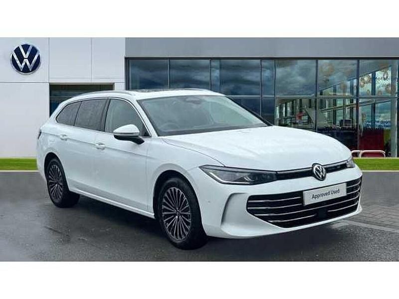 Used VW Passat Elegance 204 HP (150 kW) 2025 Pure white Estate
