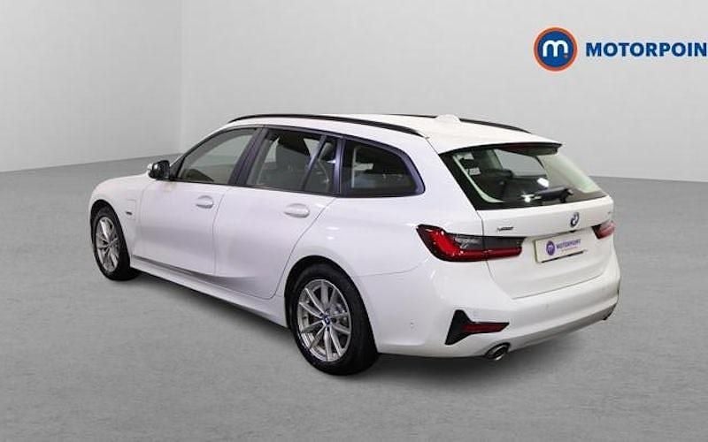 Used BMW 330e 292 HP (214 kW) 2021 White Estate