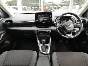 Used Toyota Yaris Design 116 HP (85 kW) 2022 White Hatchback