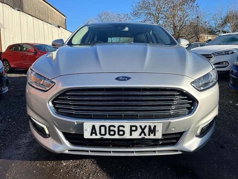 Usado Ford Mondeo Titanium 180 HP (132 kW) 2016 Prateado Carrinha
