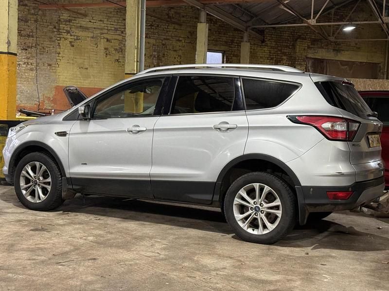 Used Ford Kuga Titanium 180 HP (132 kW) 2017 Silver SUV