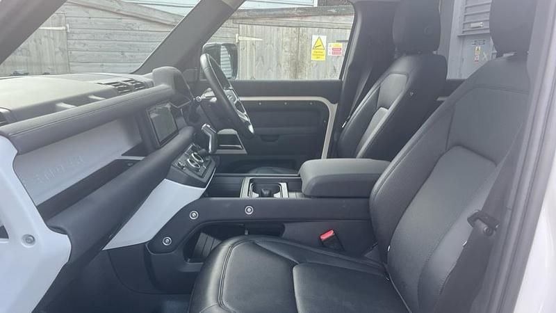 Used Land Rover Defender SE 249 HP (183 kW) 2022 Solid  fuji white SUV