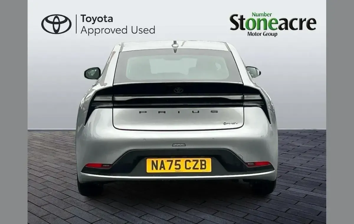 Used Toyota Prius Design 220 HP (161 kW) 2025 Silver Hatchback