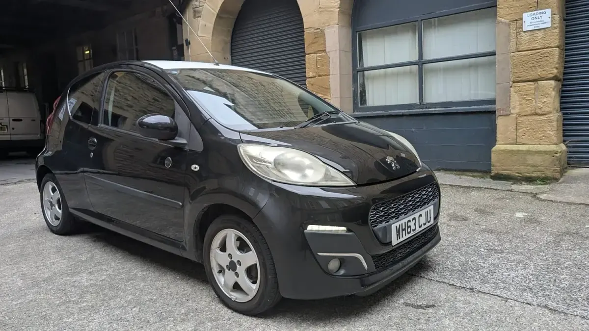 Used Peugeot 107 Envy 67 HP (49 kW) 2014 Black Hatchback