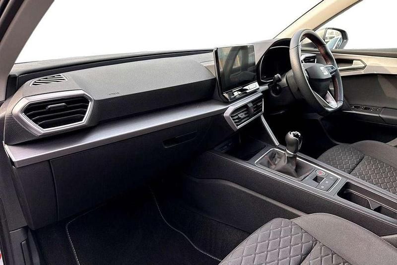 Begagnad Seat Leon FR 147 HK (108 kW) 2024 Svart Halvkombi