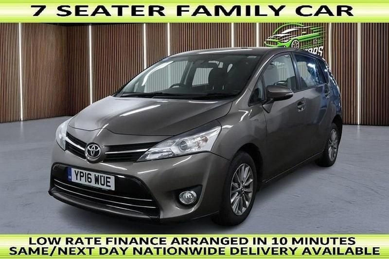 Usado Toyota Verso Multidrive S 147 HP (108 kW) 2016 Castanho Monovolume