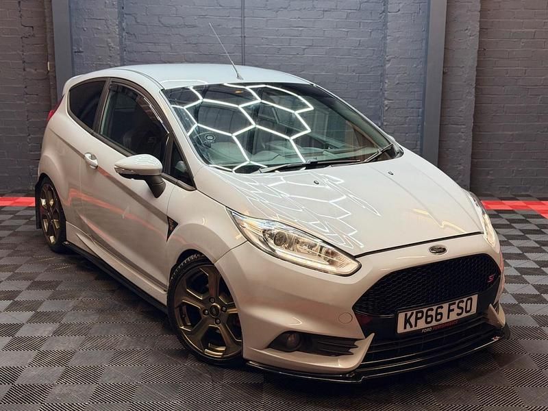 Grey Used 2016 Ford Fiesta ST200 Hatchback | £7,995 (Expensive) - Image 1/4