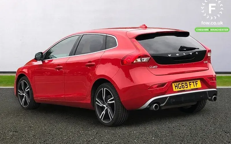 Begagnad Volvo V40 R-Design 122 HK (89 kW) 2019 Röd Halvkombi