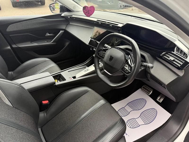 Used Peugeot 308 Allure Premium 130 HP (95 kW) 2022 White Hatchback