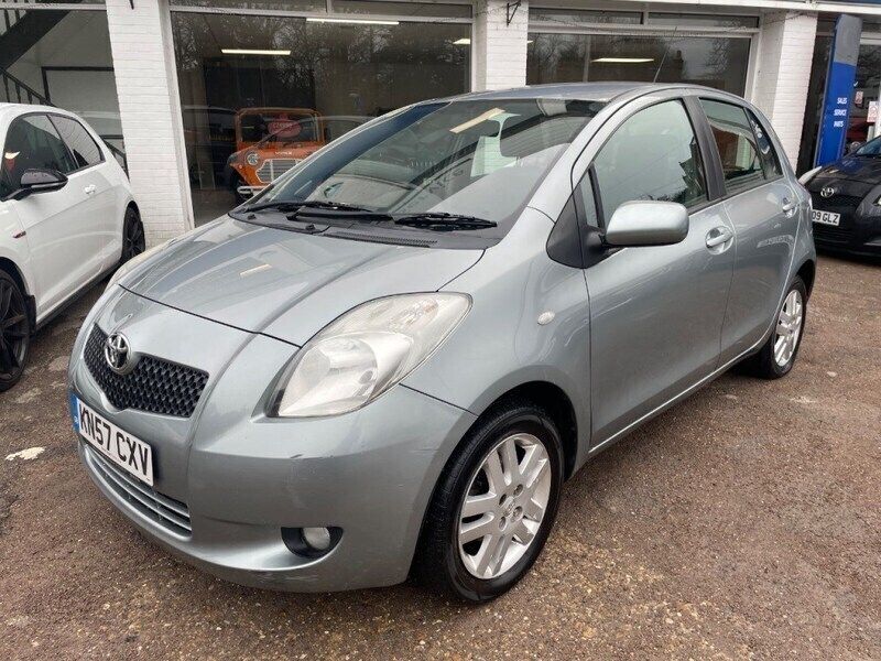 Silver Used 2007 Toyota Yaris Hatchback | £1,990 (Fair price) - Image 1/4