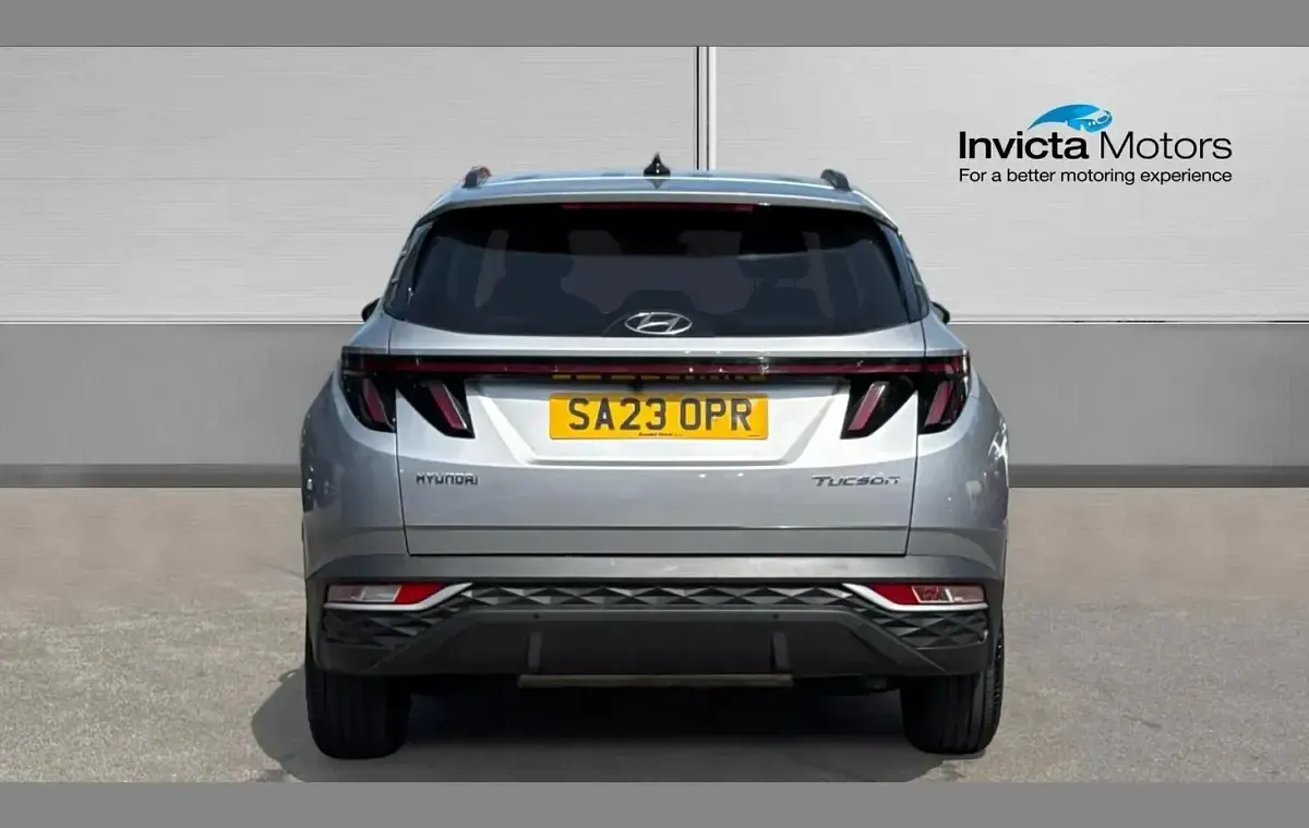 Usado Hyundai Tucson SE 147 HP (108 kW) 2023 Prateado SUV