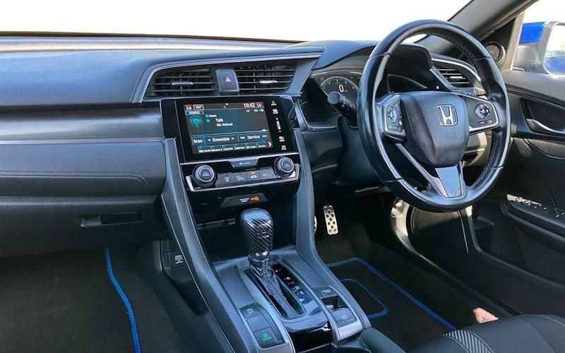 Käytetty Honda Civic SR 126 HP (92 kW) 2022 Viistoperä