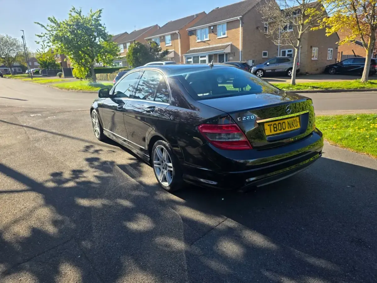 Używany Mercedes C220 170 KM (125 kW) 2007 Czarny Sedan/Limuzyna