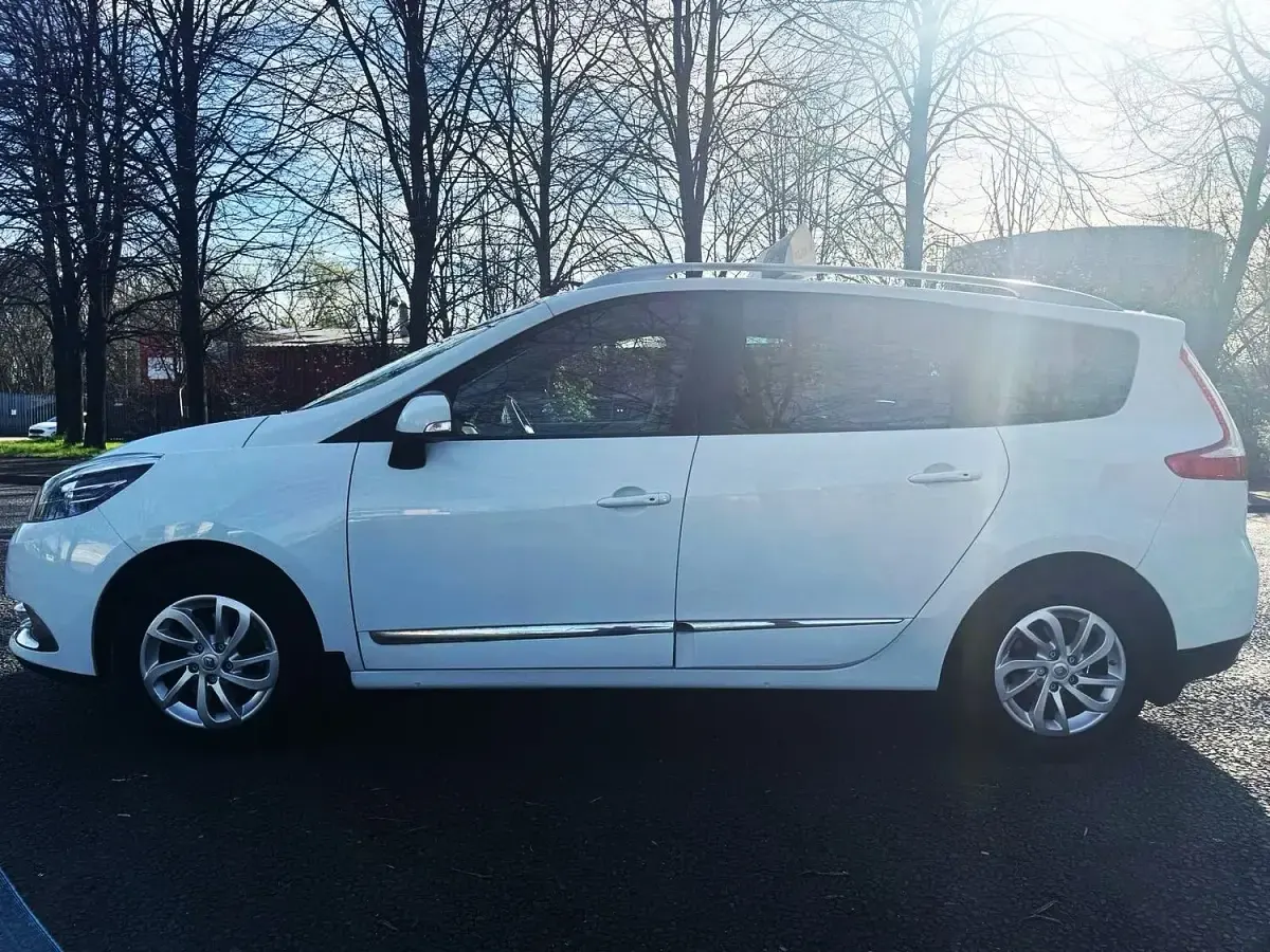 Used Renault Scenic E-Tech Dynamique 110 HP (80 kW) 2015 White MPV