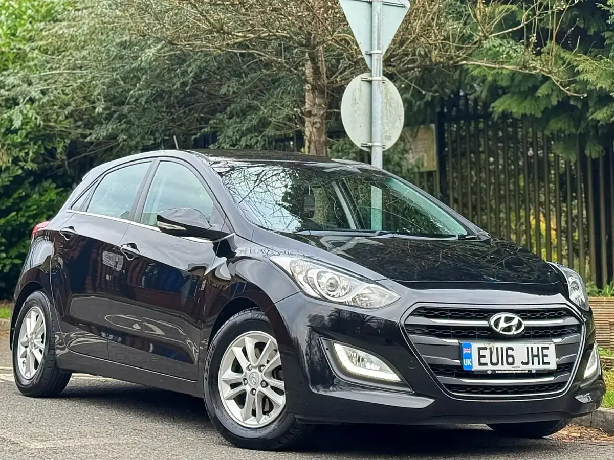 Used Hyundai i30 SE 110 HP (80 kW) 2016 Black Hatchback